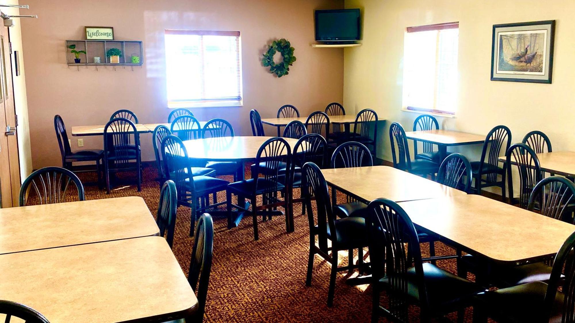 Park View Inn & Suites Hoisington Near Great Bend Exterior foto